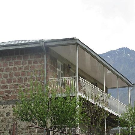 Red Stone Guest House Kazbegi Phòng bức ảnh