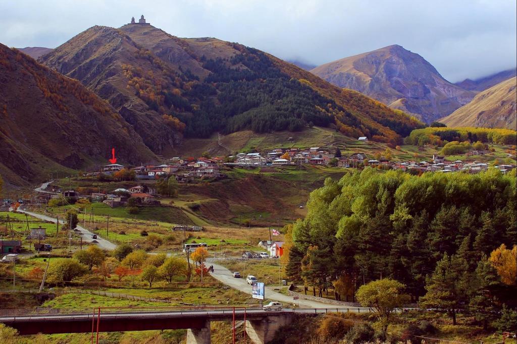Red Stone Guest House Kazbegi Ngoại thất bức ảnh