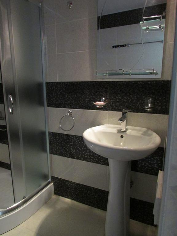 Red Stone Guest House Kazbegi Phòng bức ảnh
