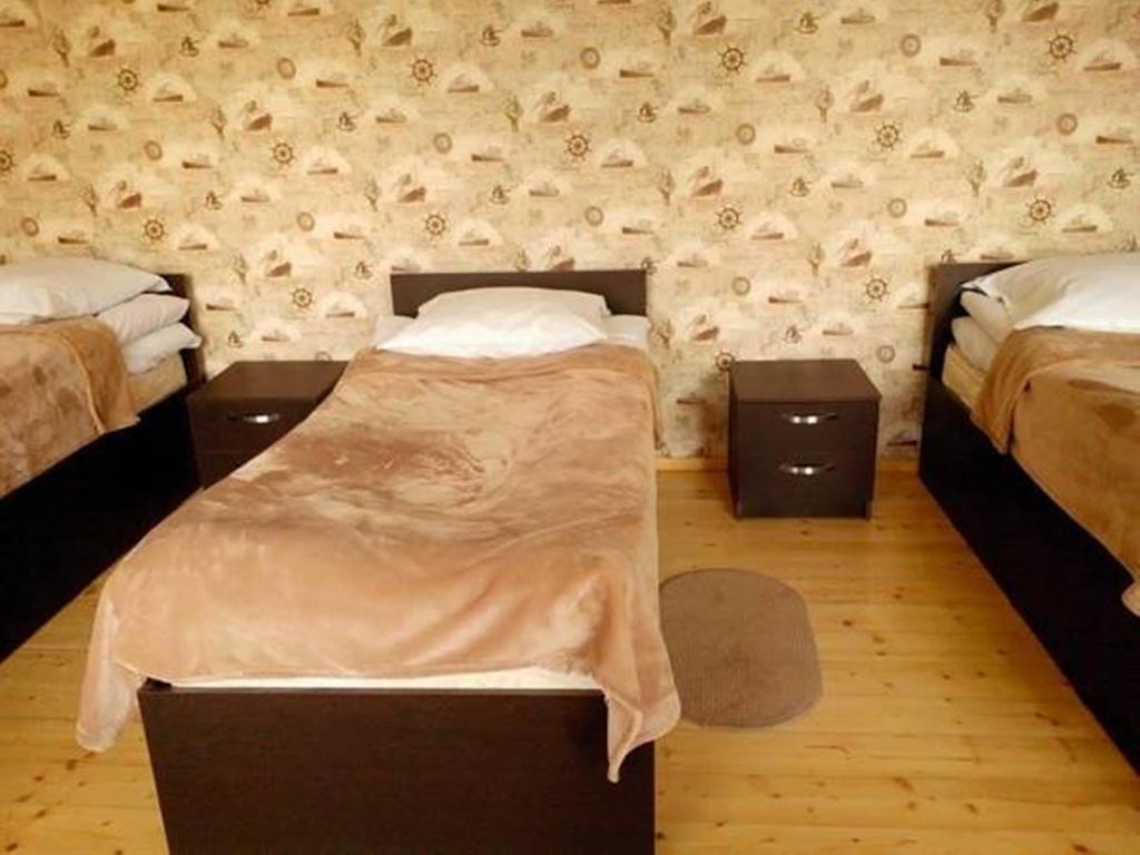 Red Stone Guest House Kazbegi Ngoại thất bức ảnh