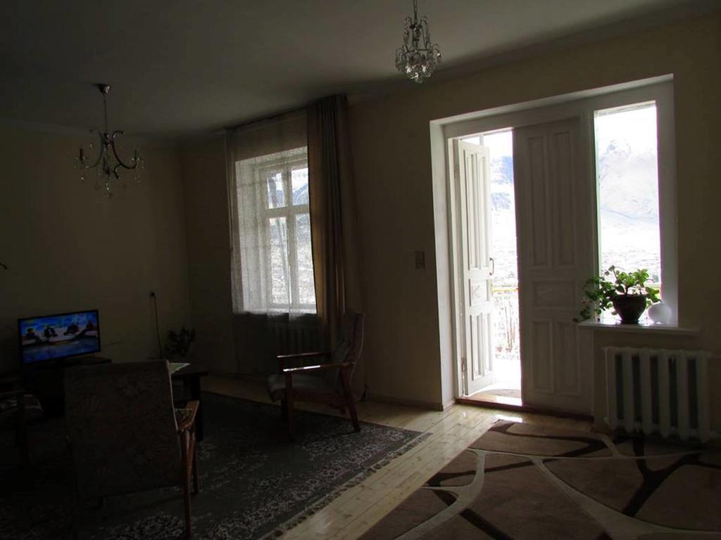 Red Stone Guest House Kazbegi Ngoại thất bức ảnh