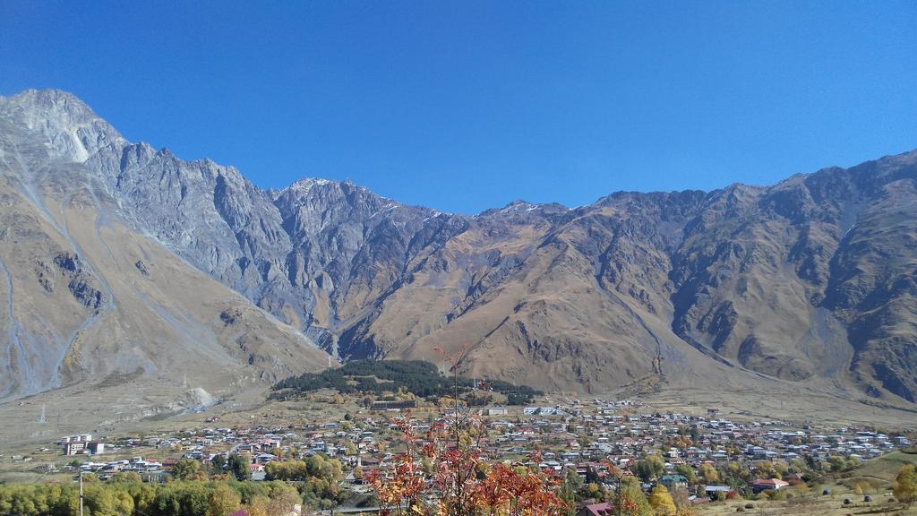 Red Stone Guest House Kazbegi Ngoại thất bức ảnh