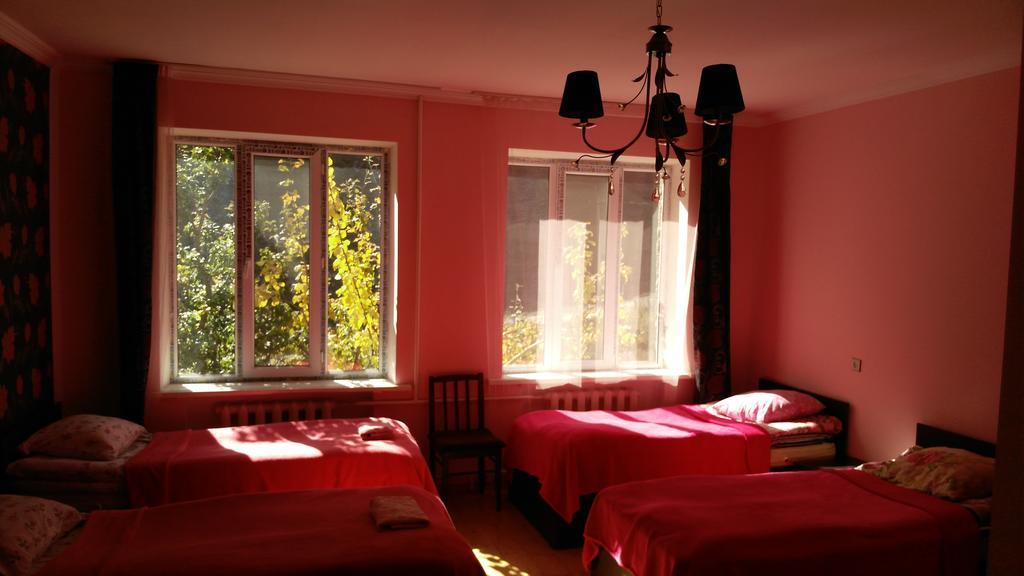 Red Stone Guest House Kazbegi Ngoại thất bức ảnh