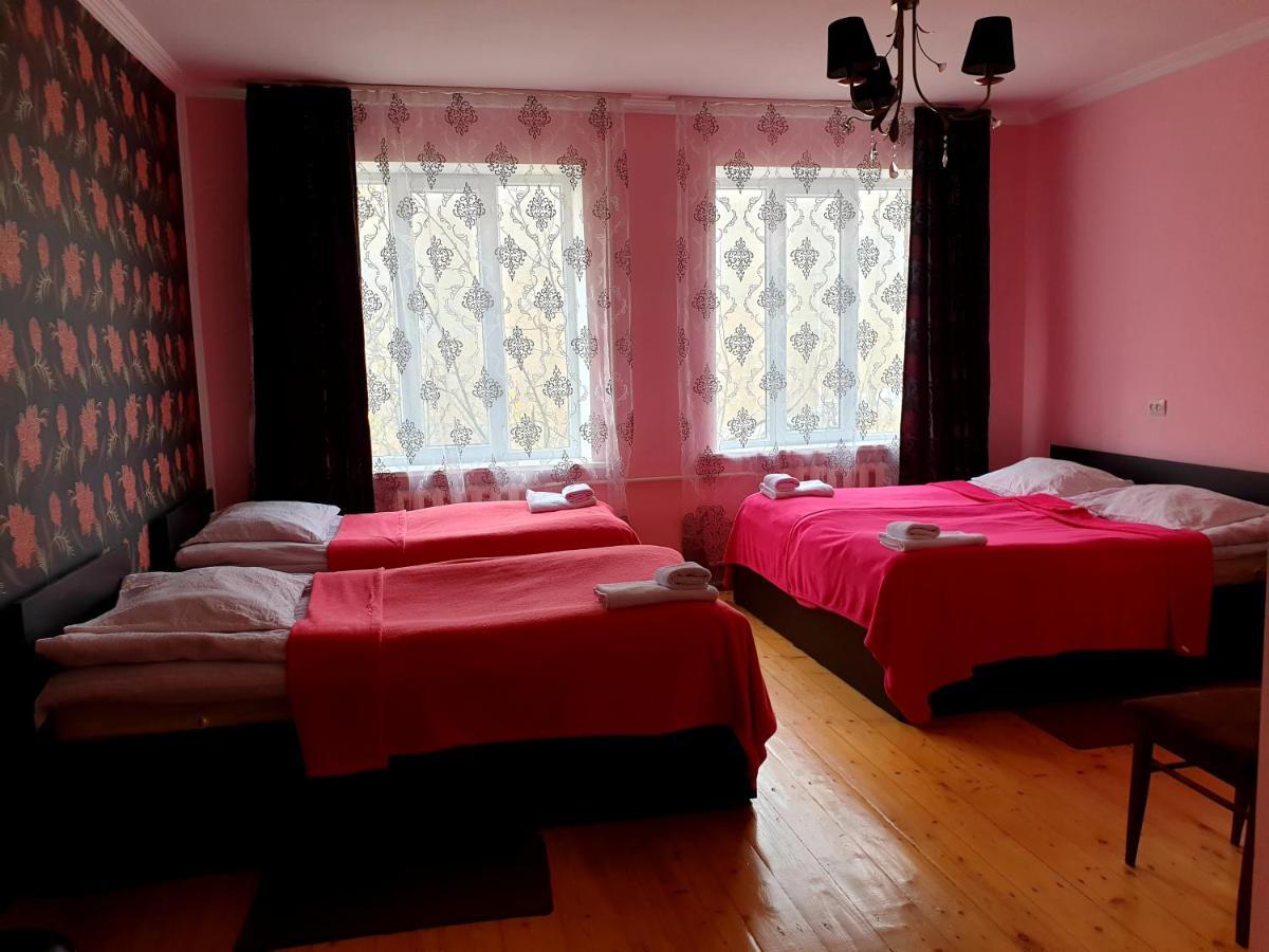Red Stone Guest House Kazbegi Ngoại thất bức ảnh