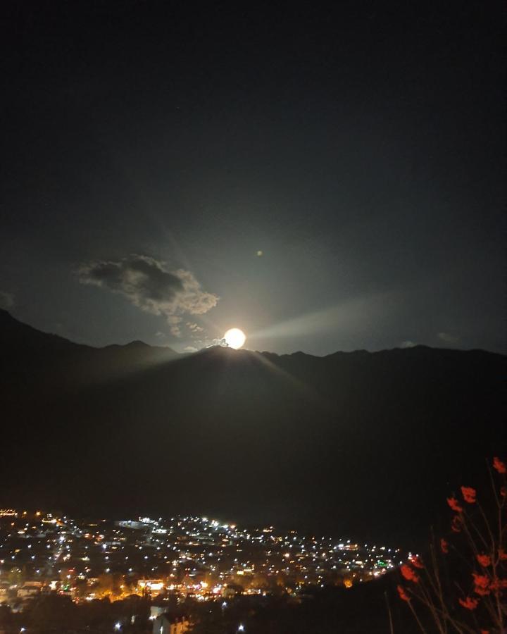 Red Stone Guest House Kazbegi Ngoại thất bức ảnh