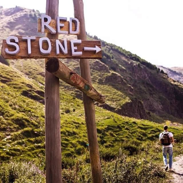 Red Stone Guest House Kazbegi Ngoại thất bức ảnh